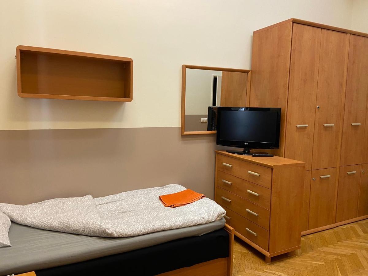 Guest Rest Studio Apartments บูดาเปสต์ ภายนอก รูปภาพ