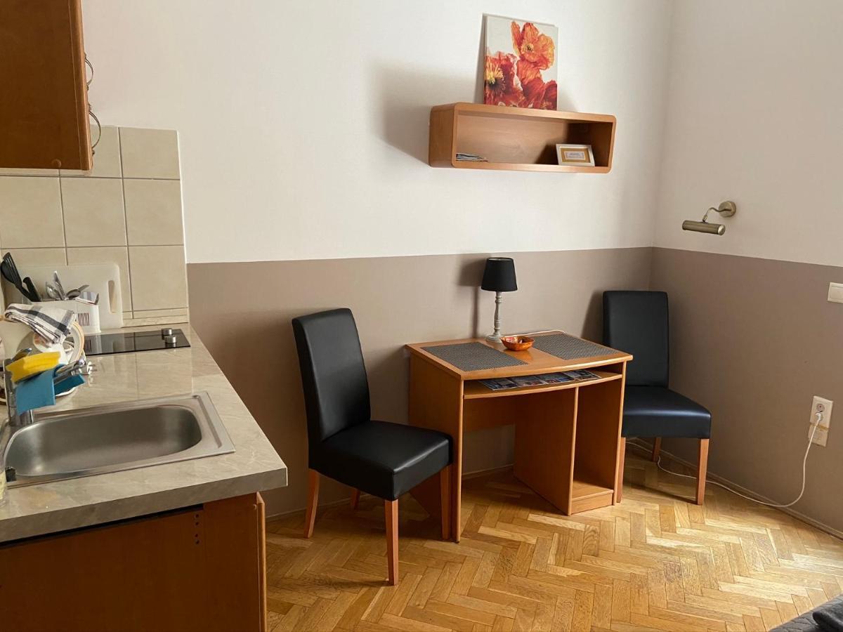 Guest Rest Studio Apartments บูดาเปสต์ ภายนอก รูปภาพ