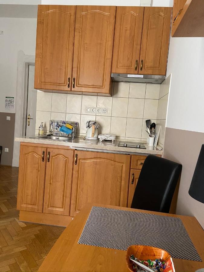 Guest Rest Studio Apartments บูดาเปสต์ ภายนอก รูปภาพ